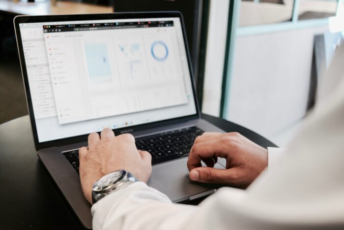 Faire une facture : les mentions obligatoires et règles applicables